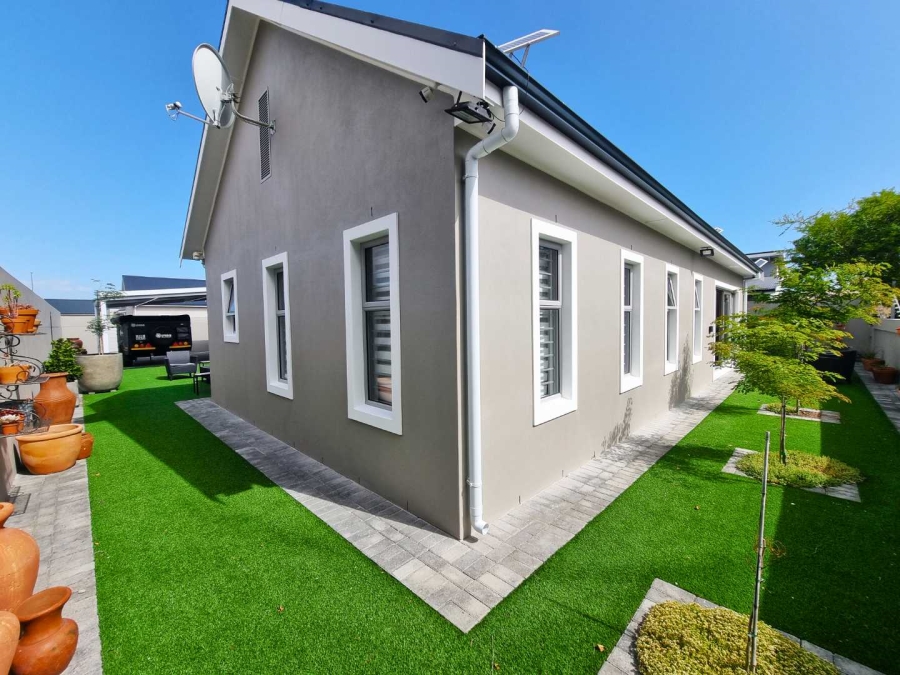 3 Bedroom Property for Sale in Sandbaai Western Cape